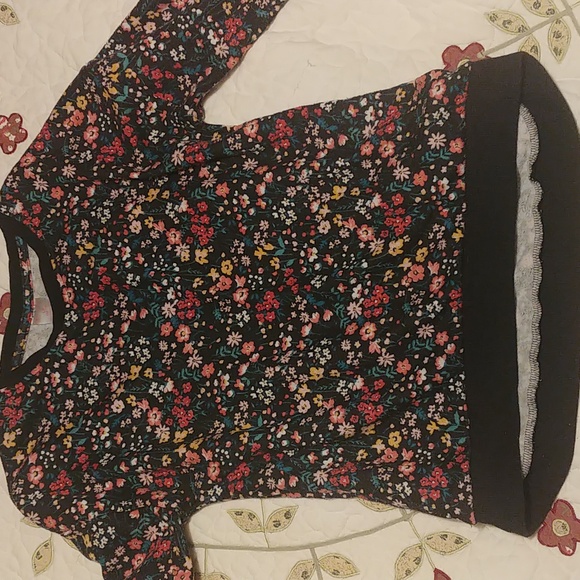 No Boundaries Other - No boundaries youth sweat shirt black with floral